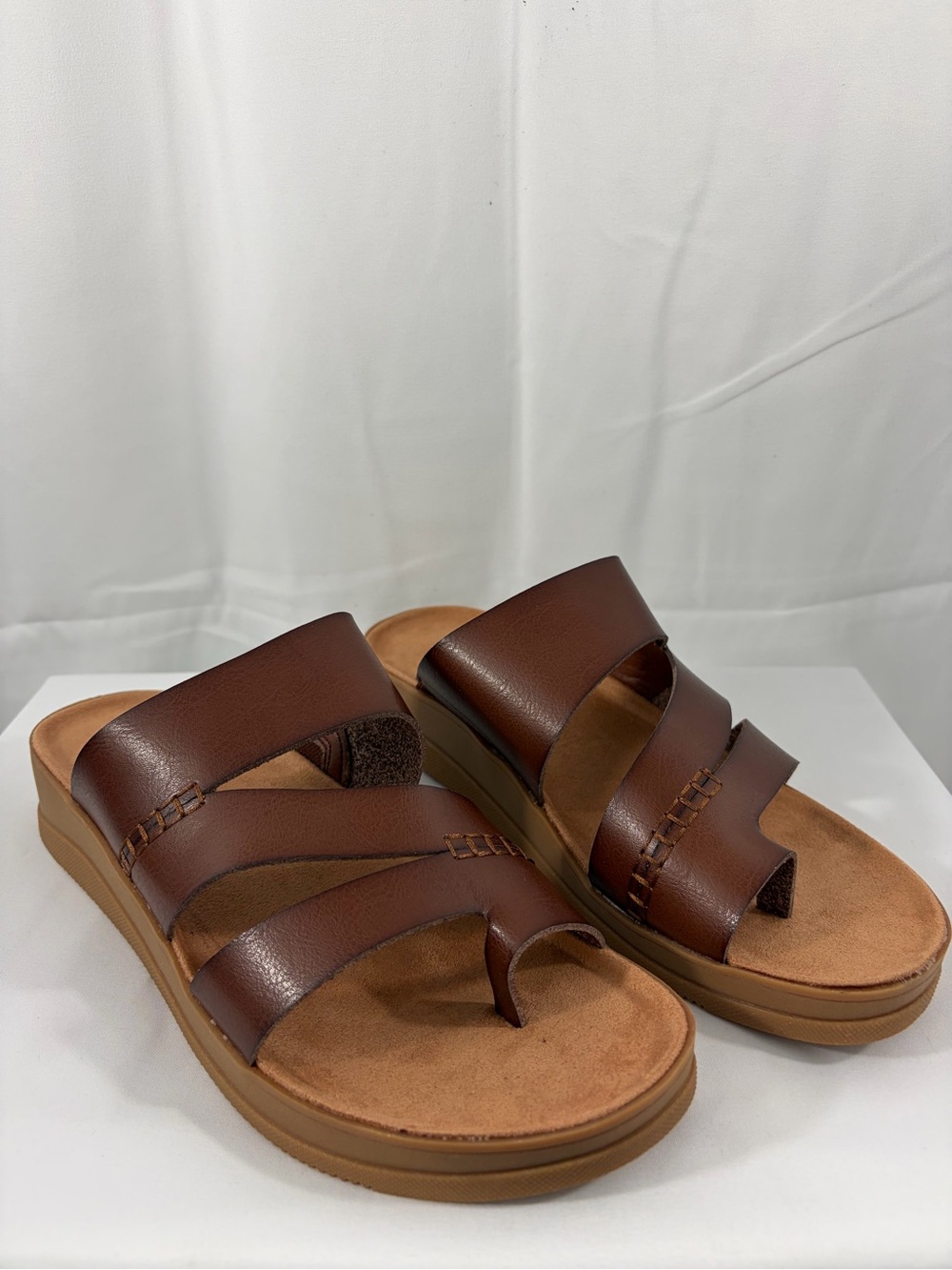 NWT Baretraps Women’s Size 8.5 Brown Slip-On Sandals